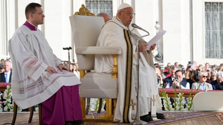 OLAĞAN XVI. EPİSKOPOSLAR SİNODU PAPA FRANCISKUS’UN AÇILIŞ KONUŞMASI