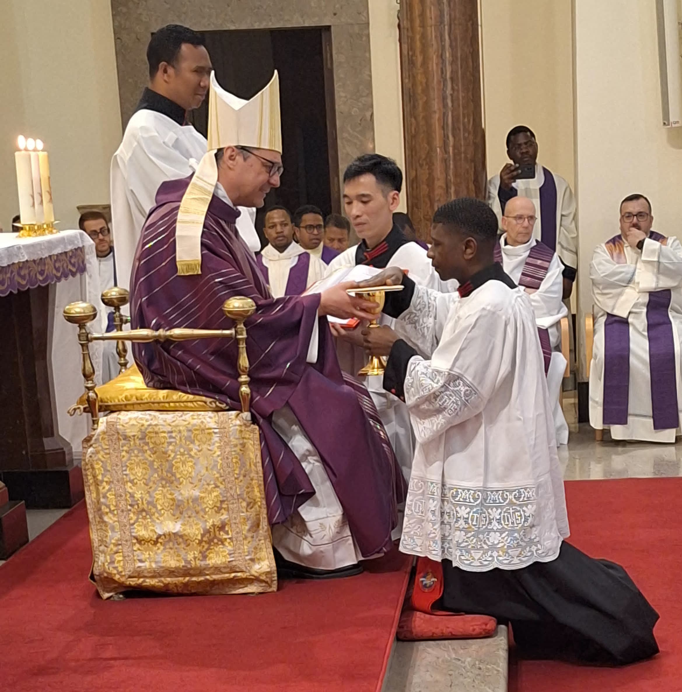 MONS. NAPPA 20 YENİ AKOLİTİN KUTSAL AYİNİNİ YÖNETTİ